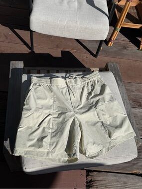Kith Men's Cargo Shorts NWOT size XL